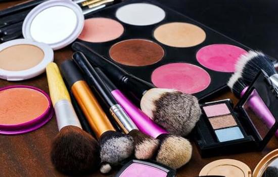 化妆品加盟哪个品牌好？有哪些化妆品加盟品牌值得加盟？